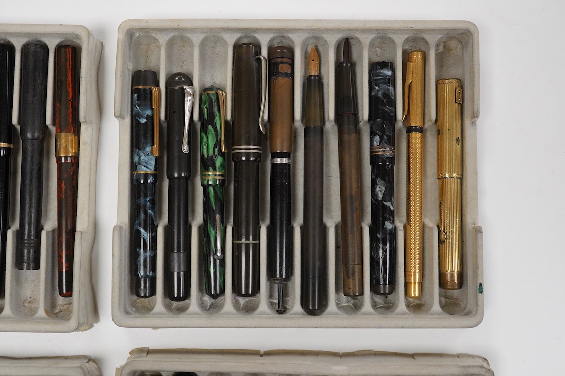 A collection of various fountain pens, various manufacturers (some incomplete, approx. 40)